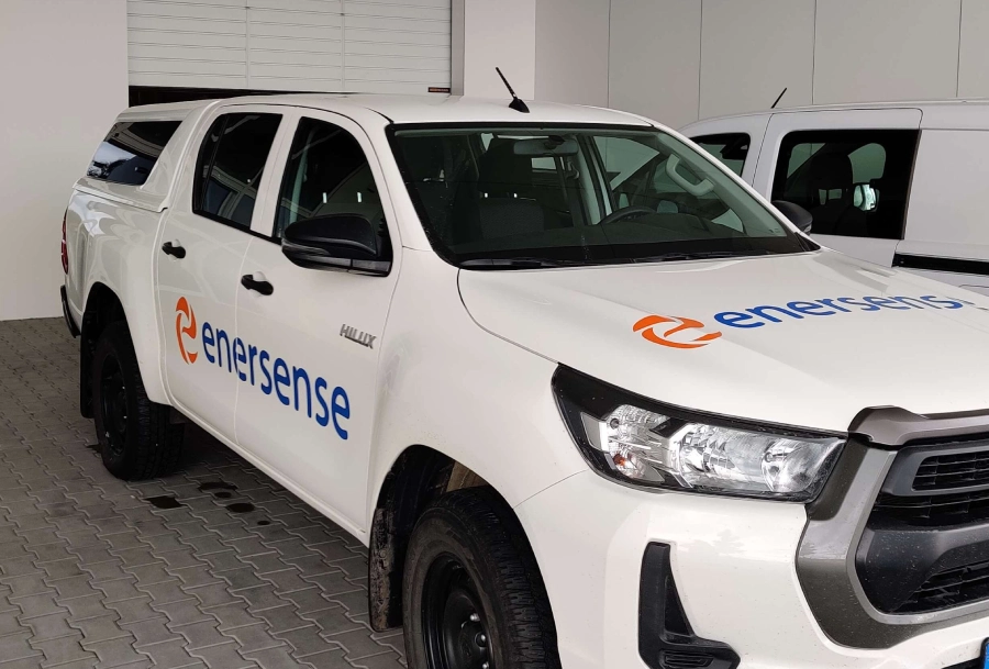 Reklama ant automobiliu